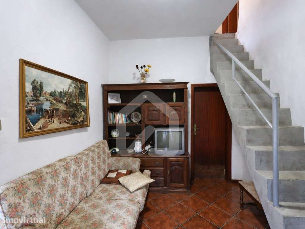 Moradia T3 para Restauro com Vista Rio | Gerês-12