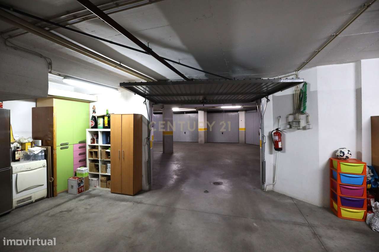 Apartamento T3  || Box 3 viaturas-44