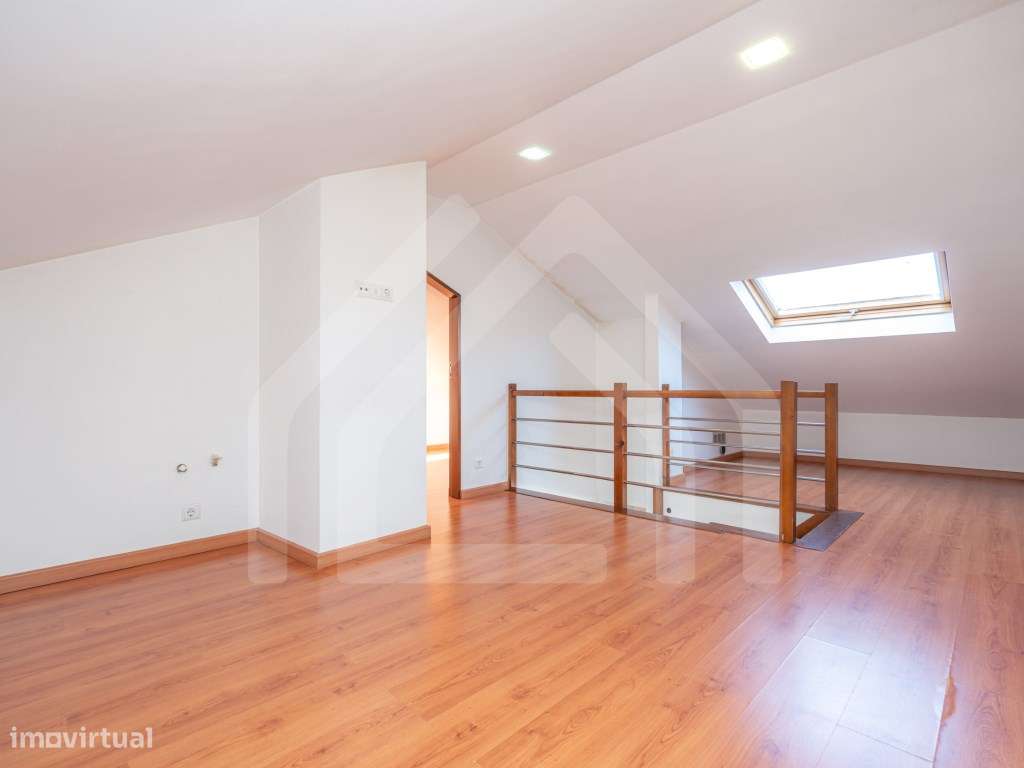 Apartamento T2 com sótão | Ceira-21