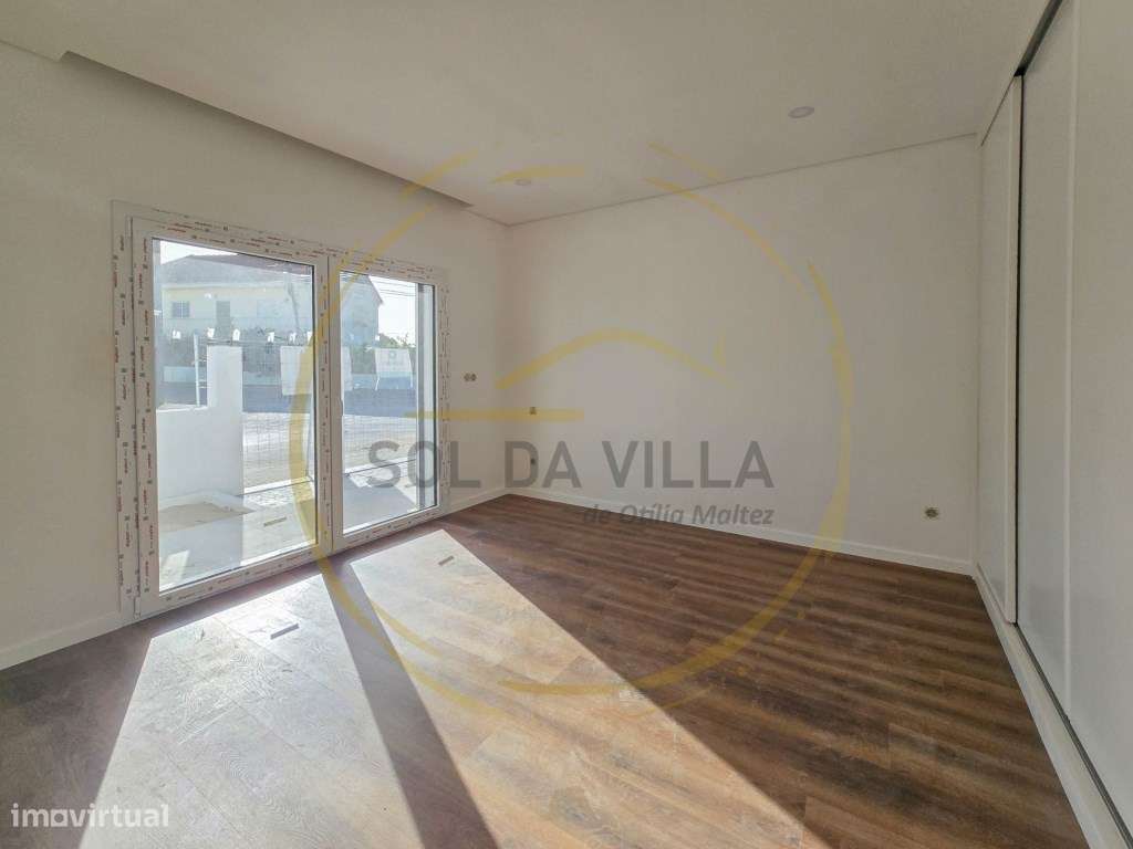 Moradia com piscina T3+1 - Fernão Ferro, Seixal - 550.000€-11