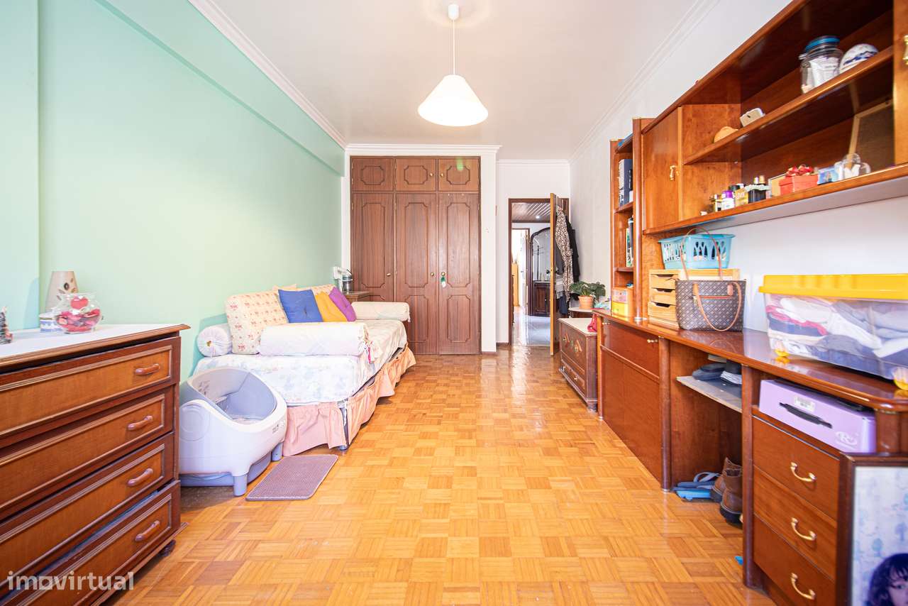 Apartamento T3 c/ 2 WCs e Sala c/ Lareira em Monte Abraão, Sintra-18