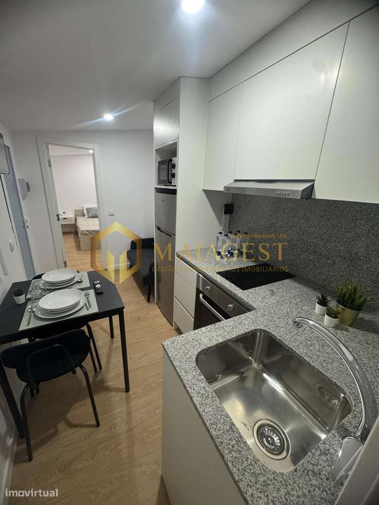 Moradia remodelada dividida em 3 habitações em Canelas-14