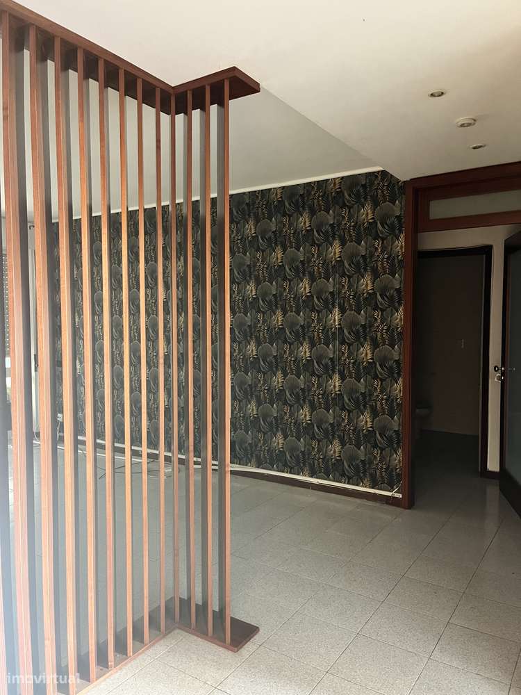 Apartamento T2 com Lugar de Garagem | Em Remodelação | Leça do Balio-3
