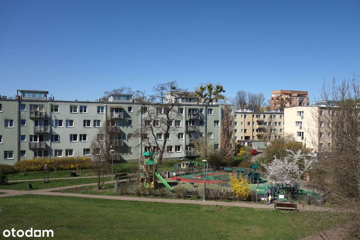 Trzy Pokoje w Niskim Bloku z Cegły-5