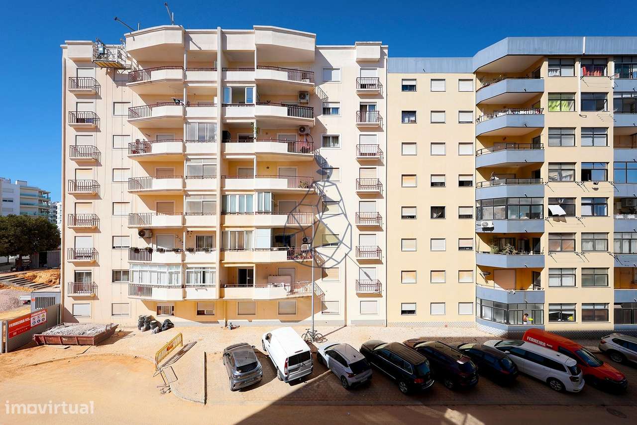 Apartamento T2 com Garagem e Elevador — Portimão-6