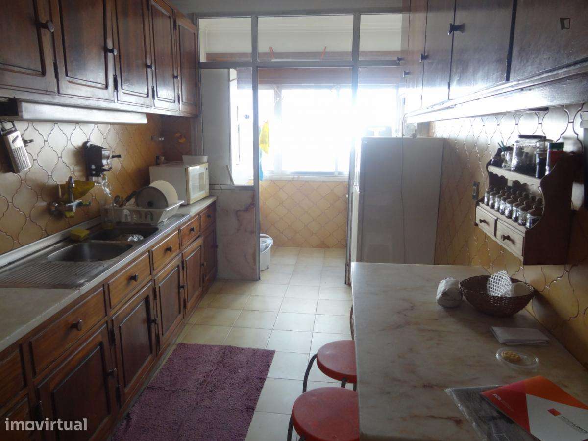 Quarto - localizado em Benfica Lisbon - Grande imagem: 2/10