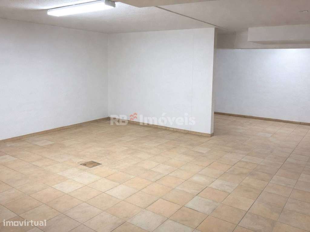 Loja para comércio e serviços no centro de Torres Novas-5