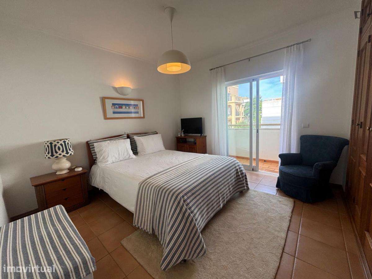 Apartamento com 1 quartos - localizado em Lagos - Grande imagem: 2/16