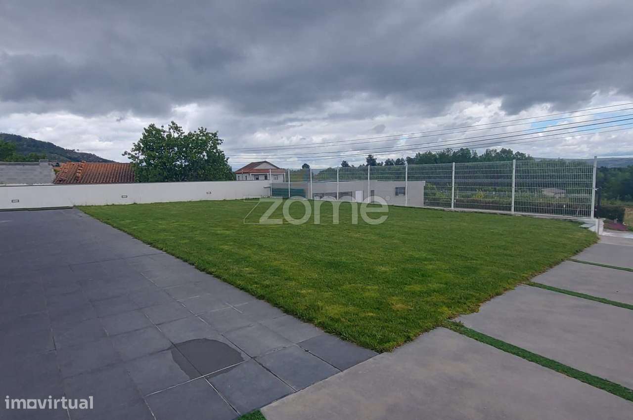 Moradia Térrea V3 com Piscina, Garagem e Terreno de 1.990 m² – Bust...-22