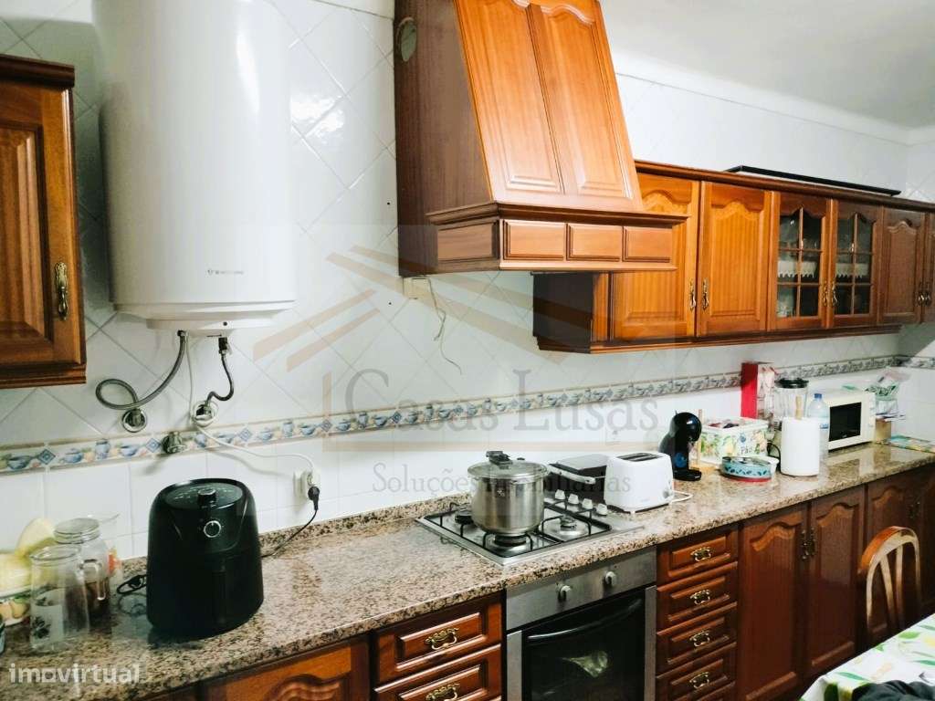 Moradia T4 com GARAGEM, PÁTEO c/ CHURRASQUEIRA + TERRENO EXTRA (40m...-8