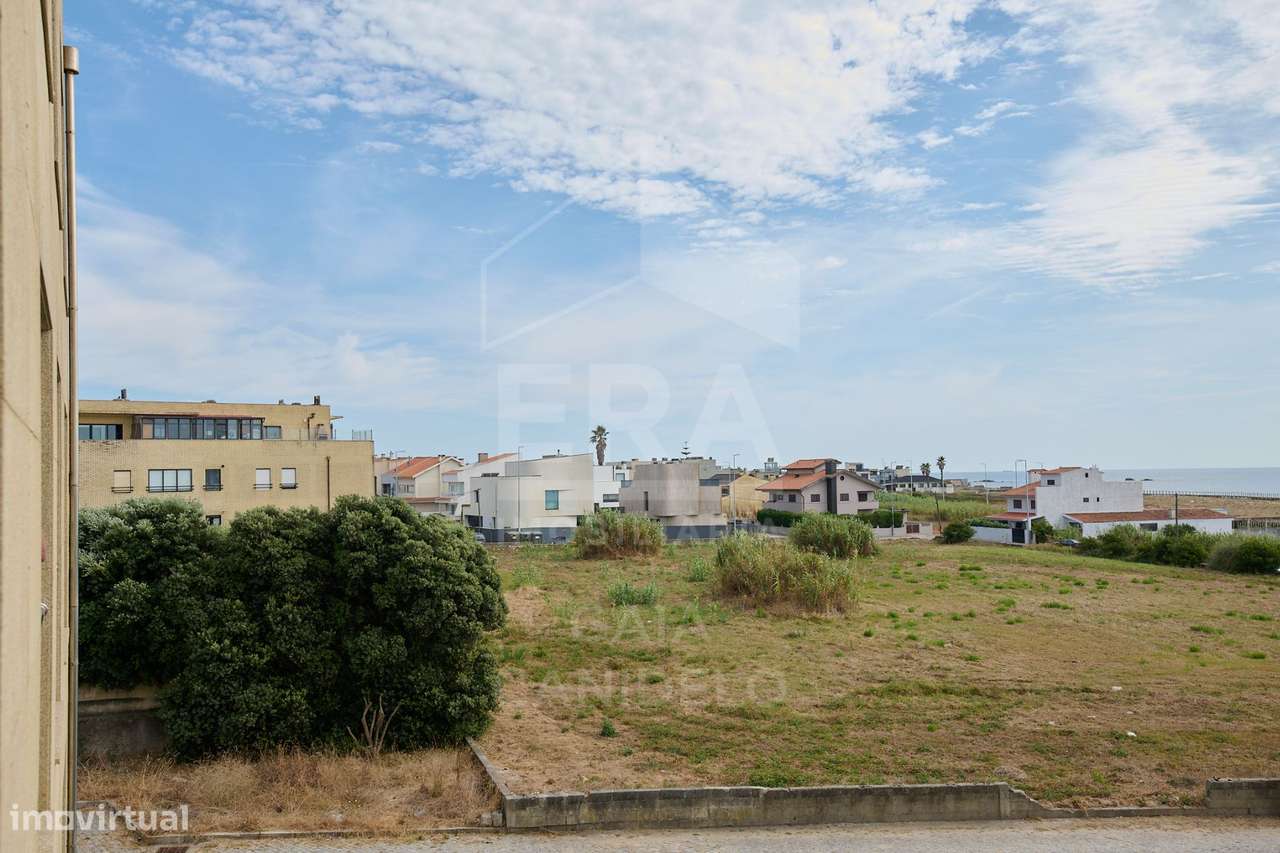 Apartamento T2 em Lavra, a poucos metros da praia-17