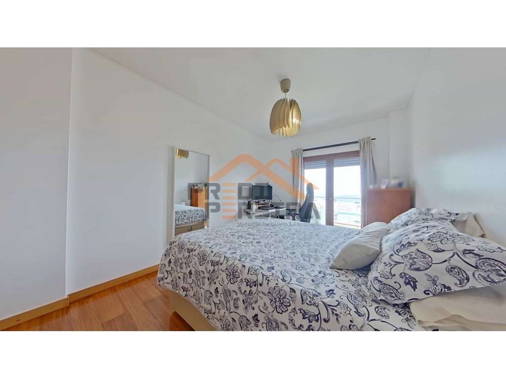 Situado na Urb. Jardim da Amoreira, Exclusivo T2 com vista desafoga...-19