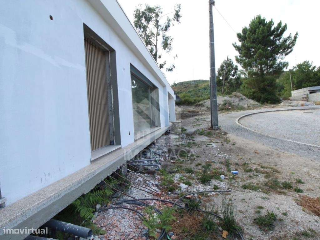 Moradia Geminada T3 Nova para Venda em Rendufinho - Póvoa de Lanhoso-36