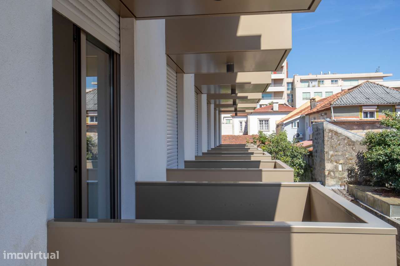 Apartamento T2 de construção recente junto ao El Corte Inglés em Gaia-14