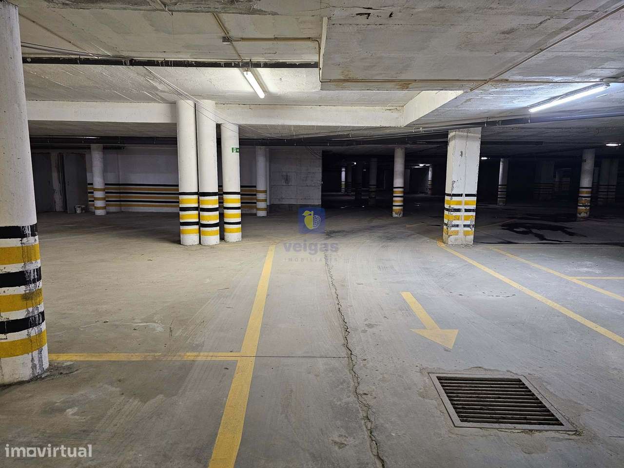 Estacionamento + Arrumo junto à Praça do Munícipio do Bombarral - Grande imagem: 5/9