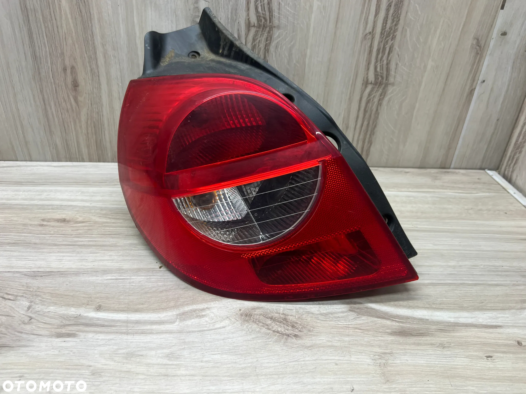 LAMPA TYLNA LEWA RENAULT CLIO 3 III HB - 2