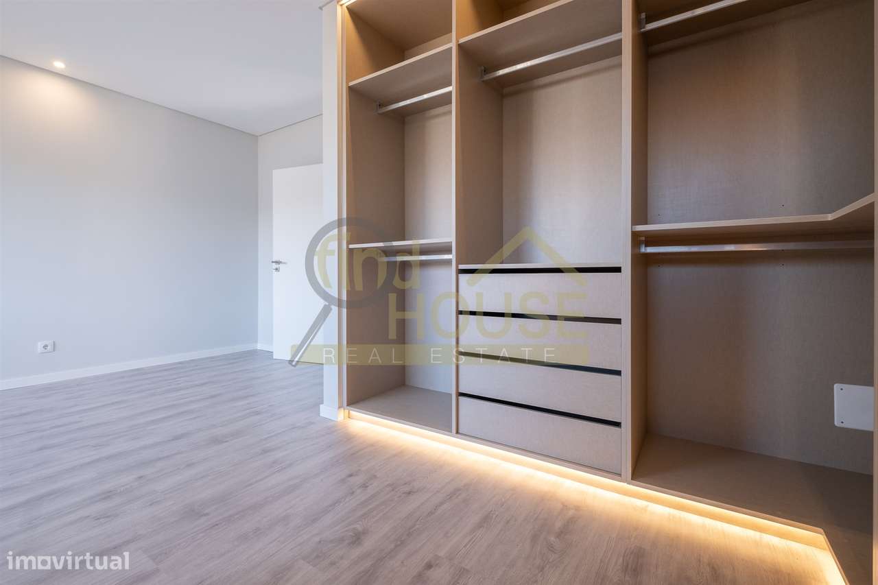 Moradia geminada T3 em Bicesse-25