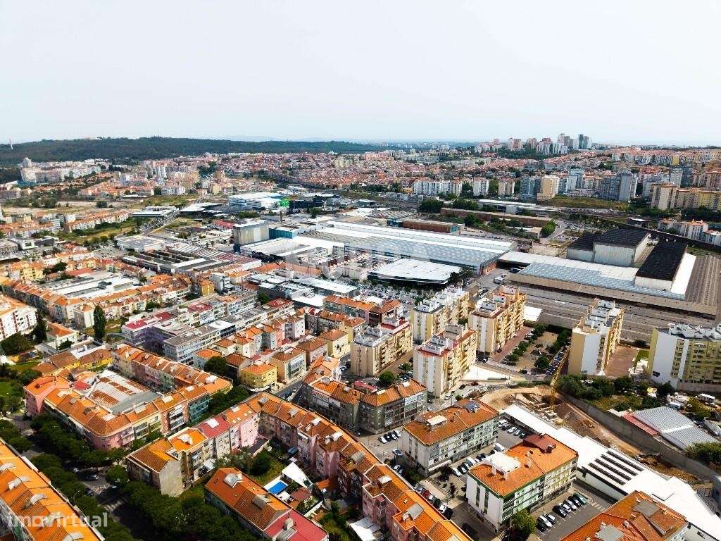Excelente oportunidade no centro da Amadora: Apartamento T2 com locali-18