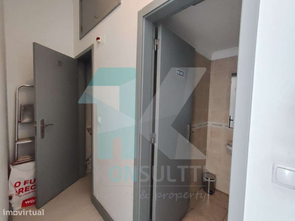 Loja no centro de Carcavelos-10