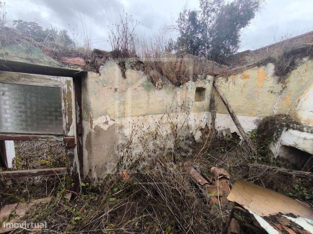 Moradia para recuperar em Faro do Alentejo-16