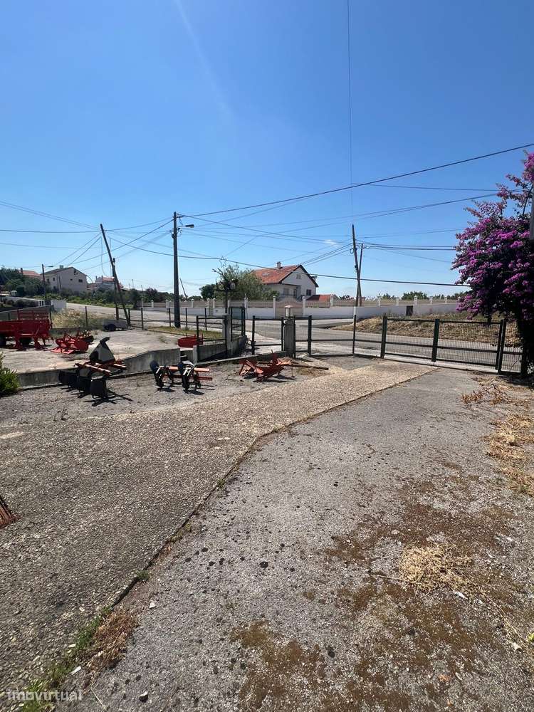 Imóvel com Diversas Possibilidades de Desenvolvimento em Alburitel-9