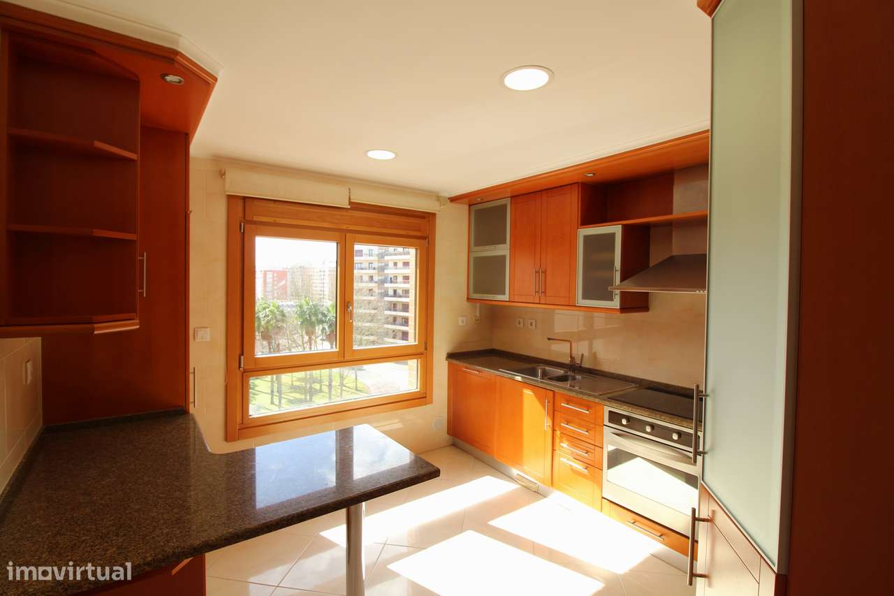 COLINAS DO CRUZEIRO -  T3 com 150 m² e 4 lugares de garagem!-8