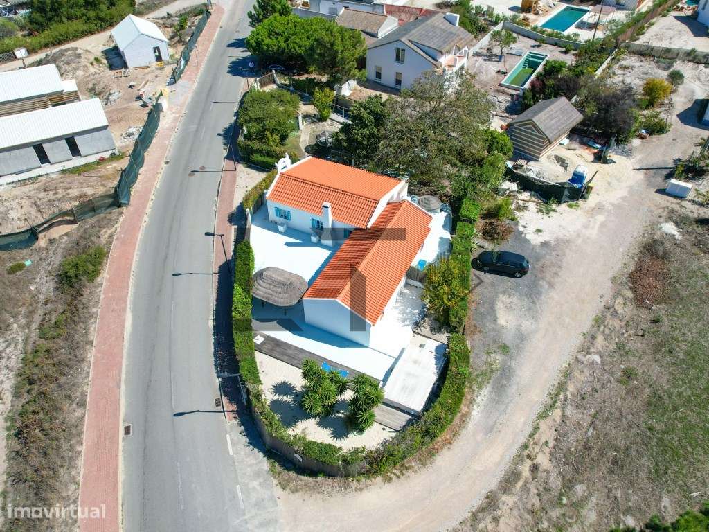 Moradia constituída por 3 Moradias Independentes para Venda no Carv... - Grande imagem: 4/60