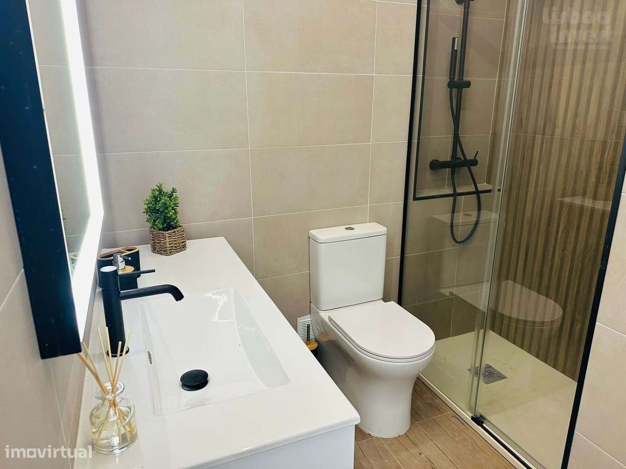 Vendo T2 Almada Totalmente Remodelado-13