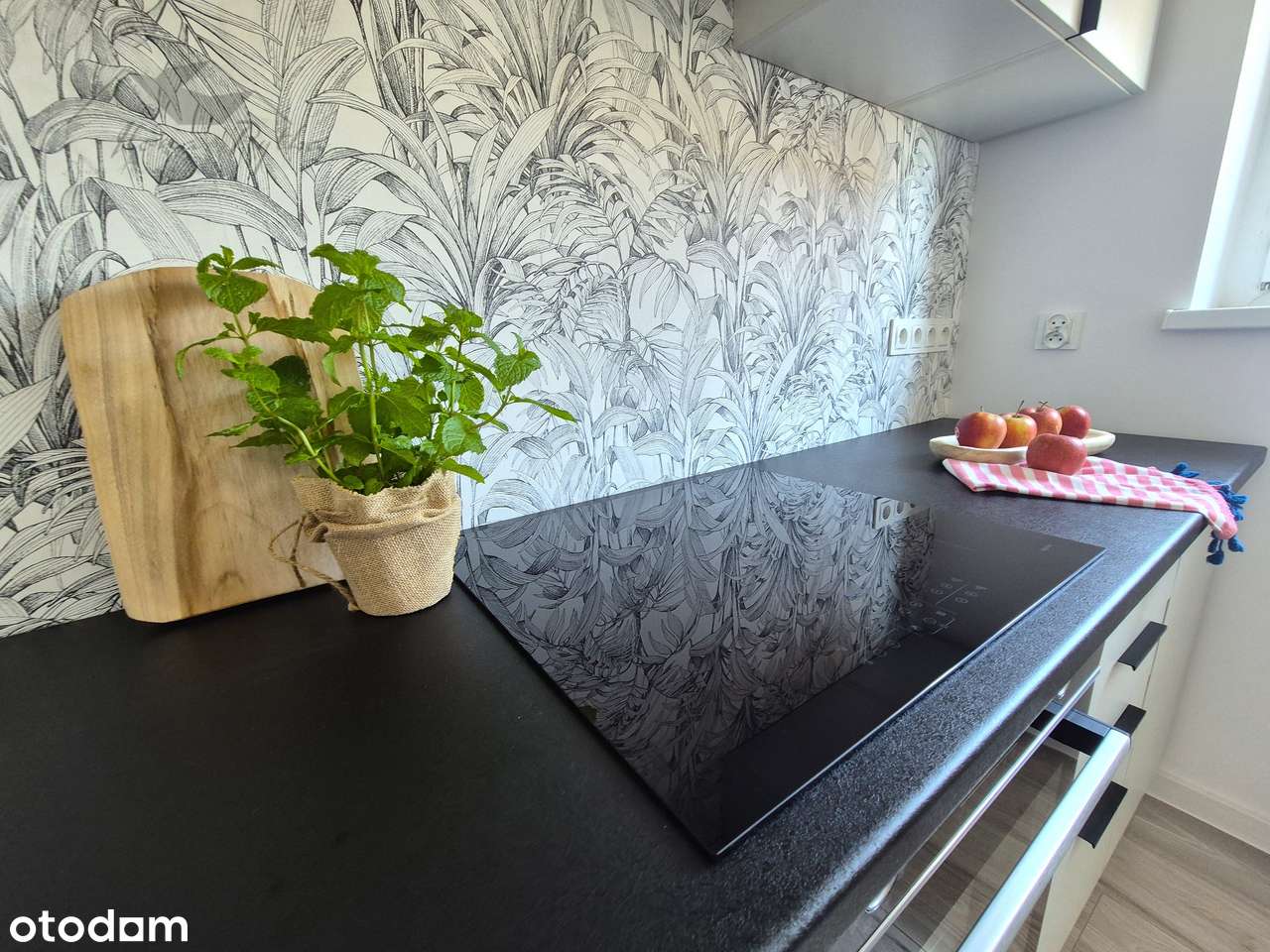 Gotowe do zamieszkania mieszkanie z balkonem w Rynku w Strzelinie.-5