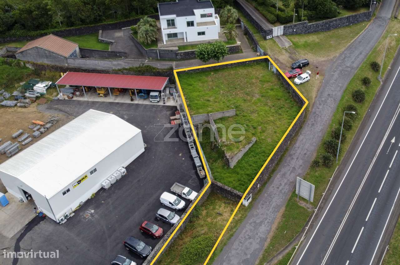 Terreno com viabilidade de construção - Rosto do cão (São Roque) - Grande imagem: 3/17