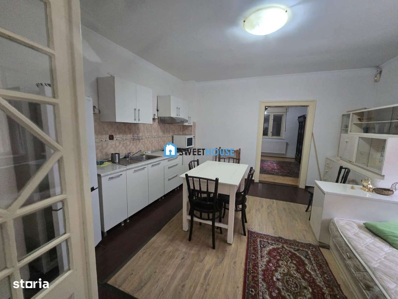 Casa de vanzare  cu 3 camere ,  central in Fagaras-0