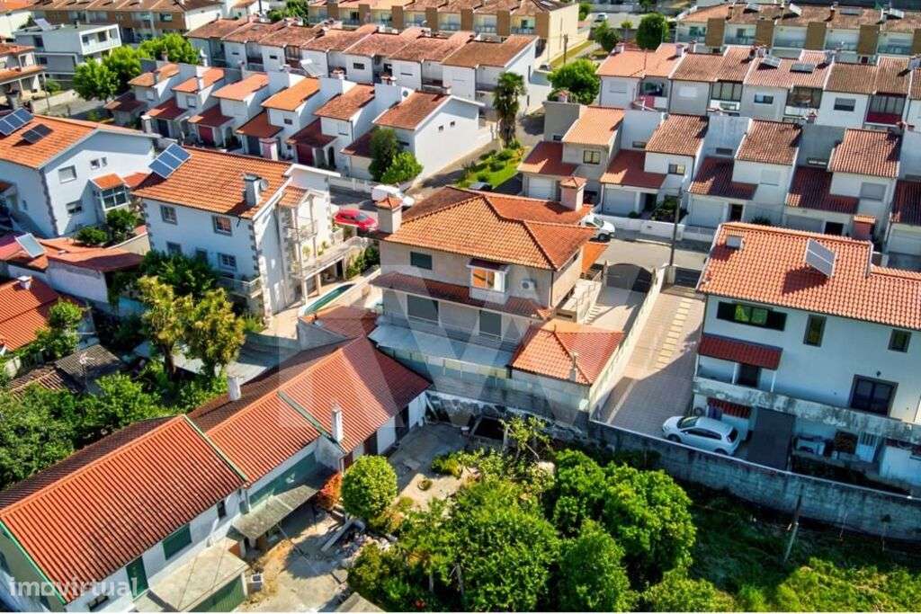 Moradia com acabamentos de luxo e piscina em Vila Verde - Grande imagem: 4/34