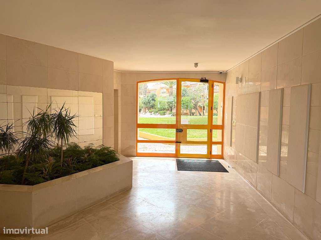 Apartamento T3 com garagem e piscina a venda em Cascais-33