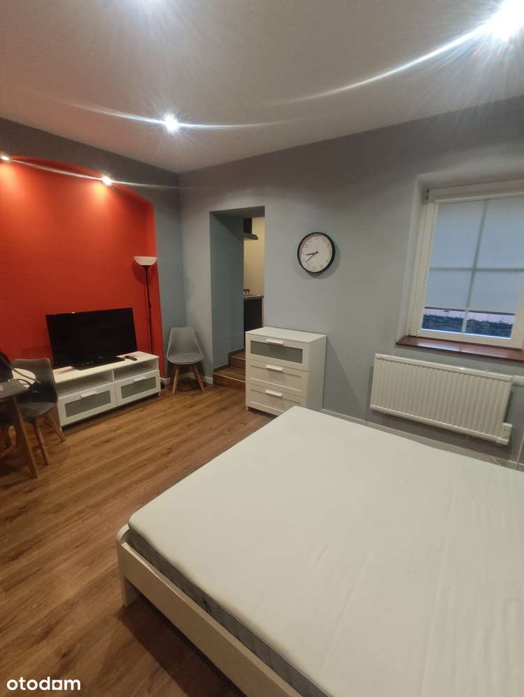 przestronna kawalerka przy Rynku Świdnica - Pełny obrazek: 1/8