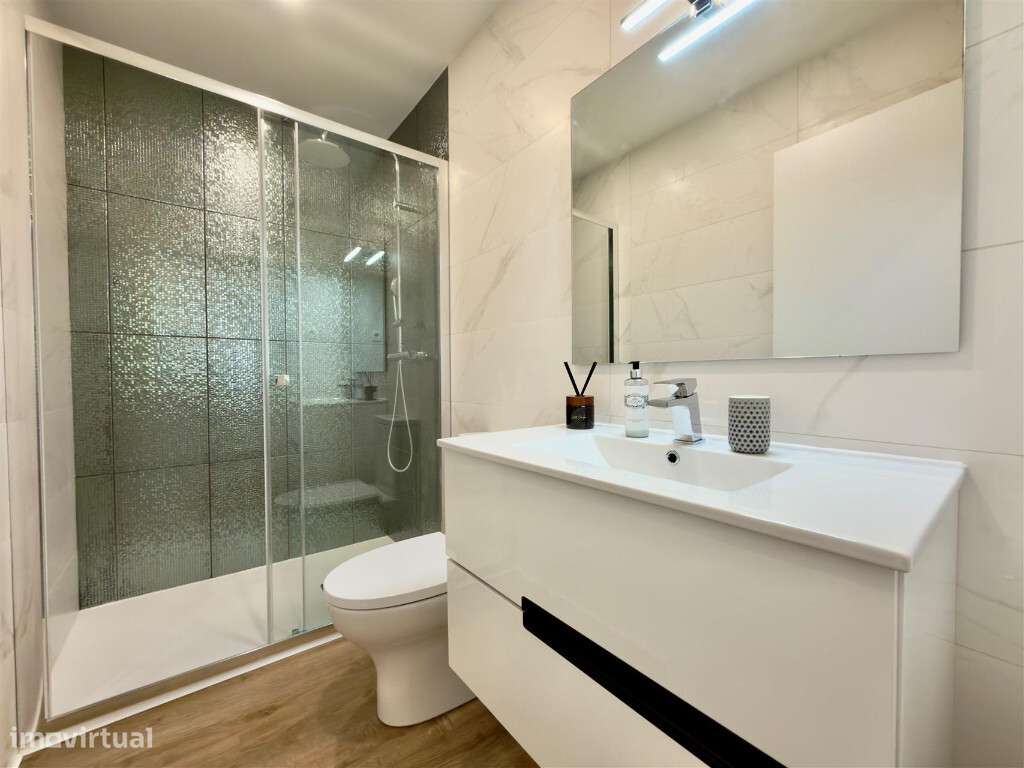 Apartamento T4 com garagem na Guarda Inglesa, Santa Clara-12