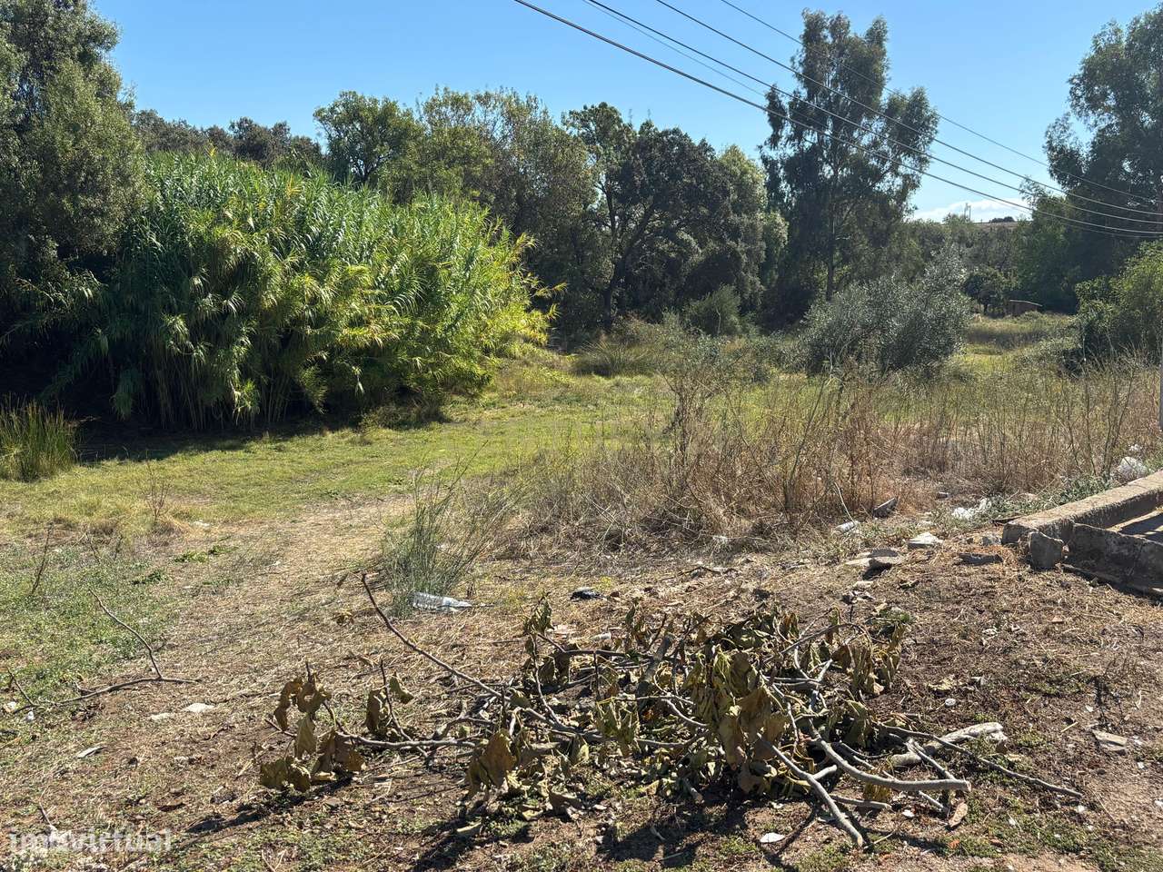Moradia T2 renovada com estúdio independente e estacionamento | A 5 km-12