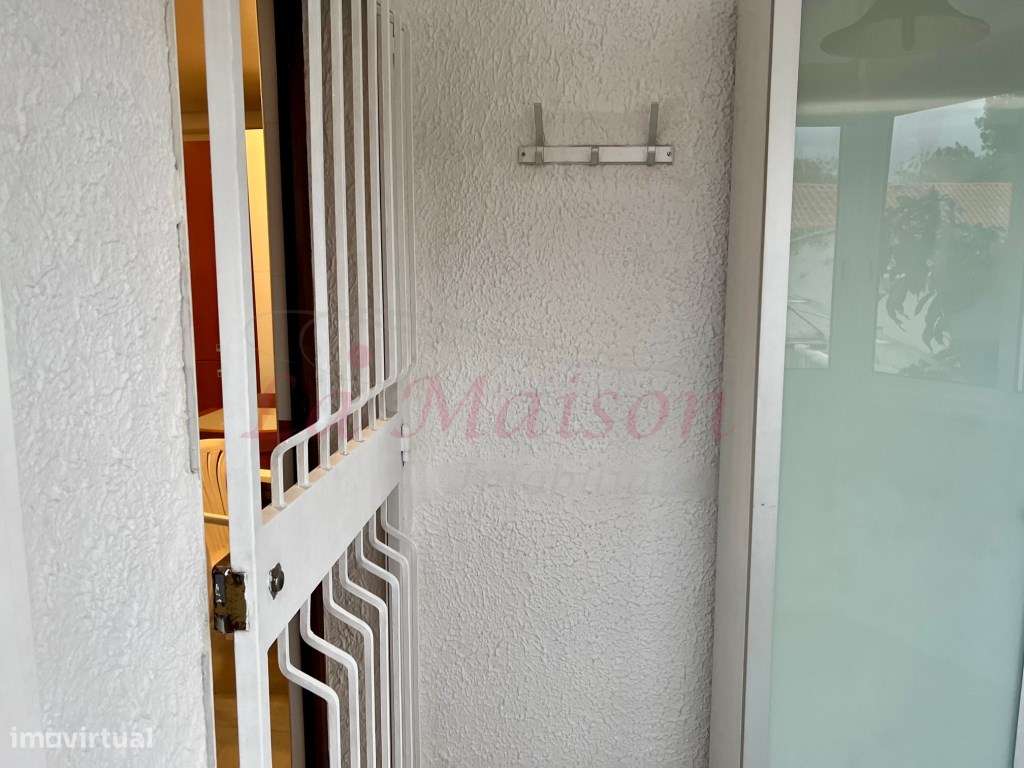 Moradia V4 Duplex no Centro de Loures-44