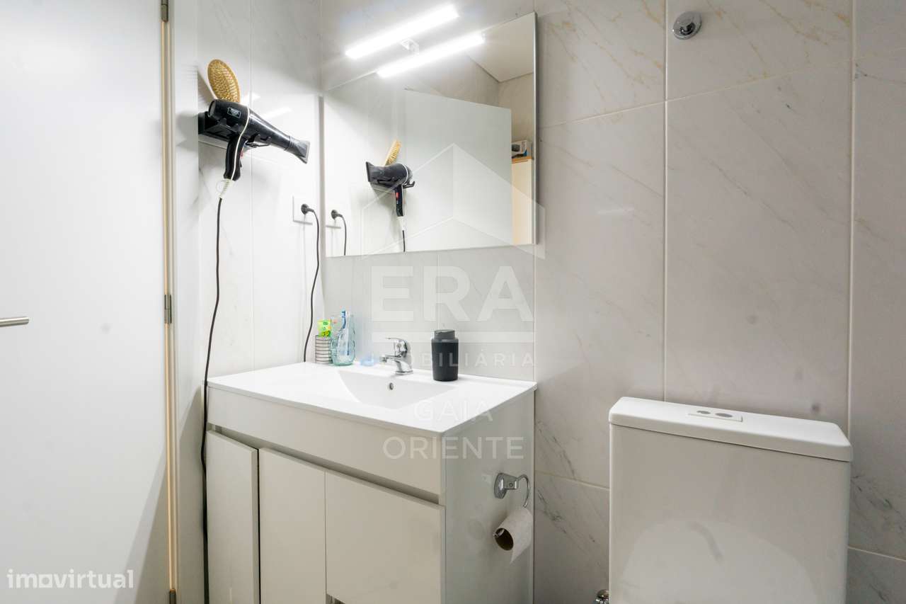 T2 com terraço e garagem em Vilar de Andorinho-17