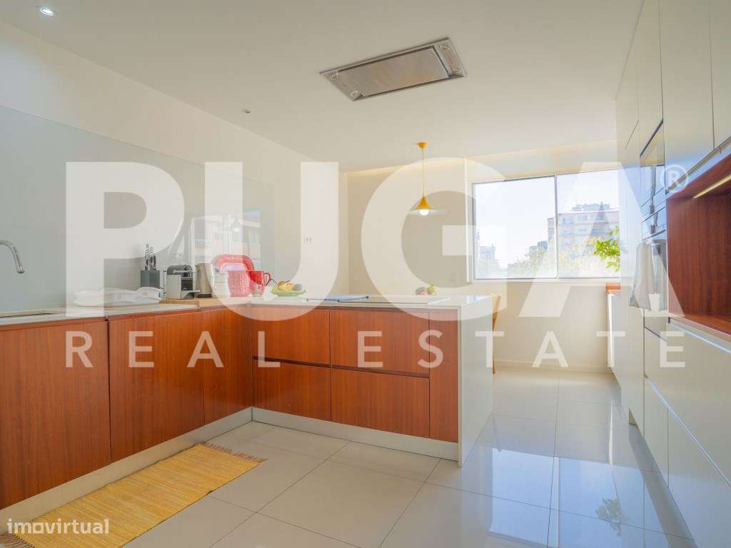 Apartamento de Prestígio na Praça Velásquez - Porto-9