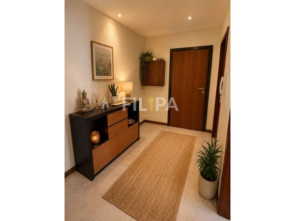 T2 no Último Andar com Varanda, Garagem e Arrumo em Valongo-15