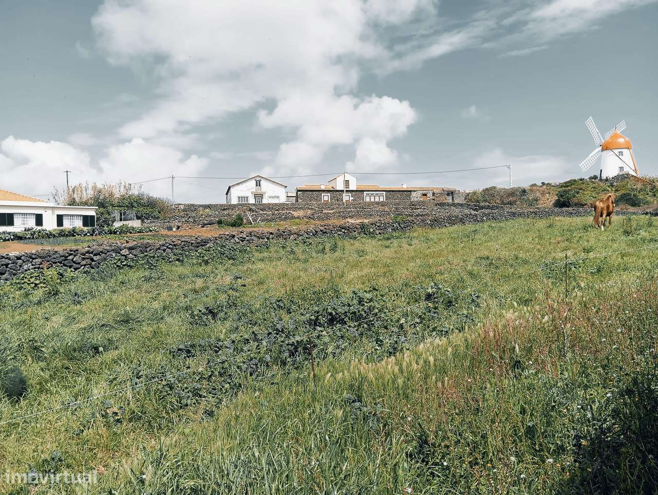 Terreno com 1441 m2 no coração da vila de Santa Cruz da Graciosa - Grande imagem: 2/5