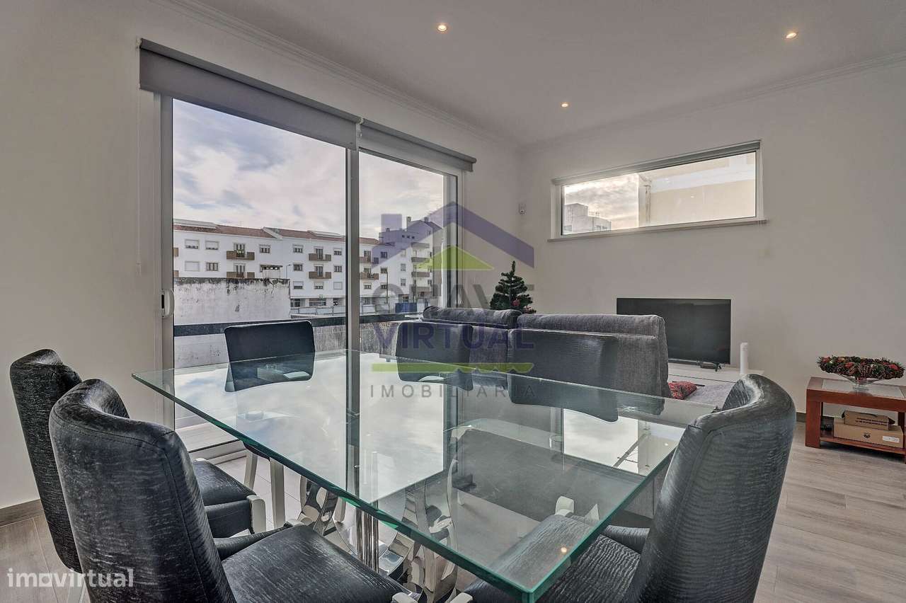 Apartamento T3 com Terraço Amplo - Centro Bombarral-10