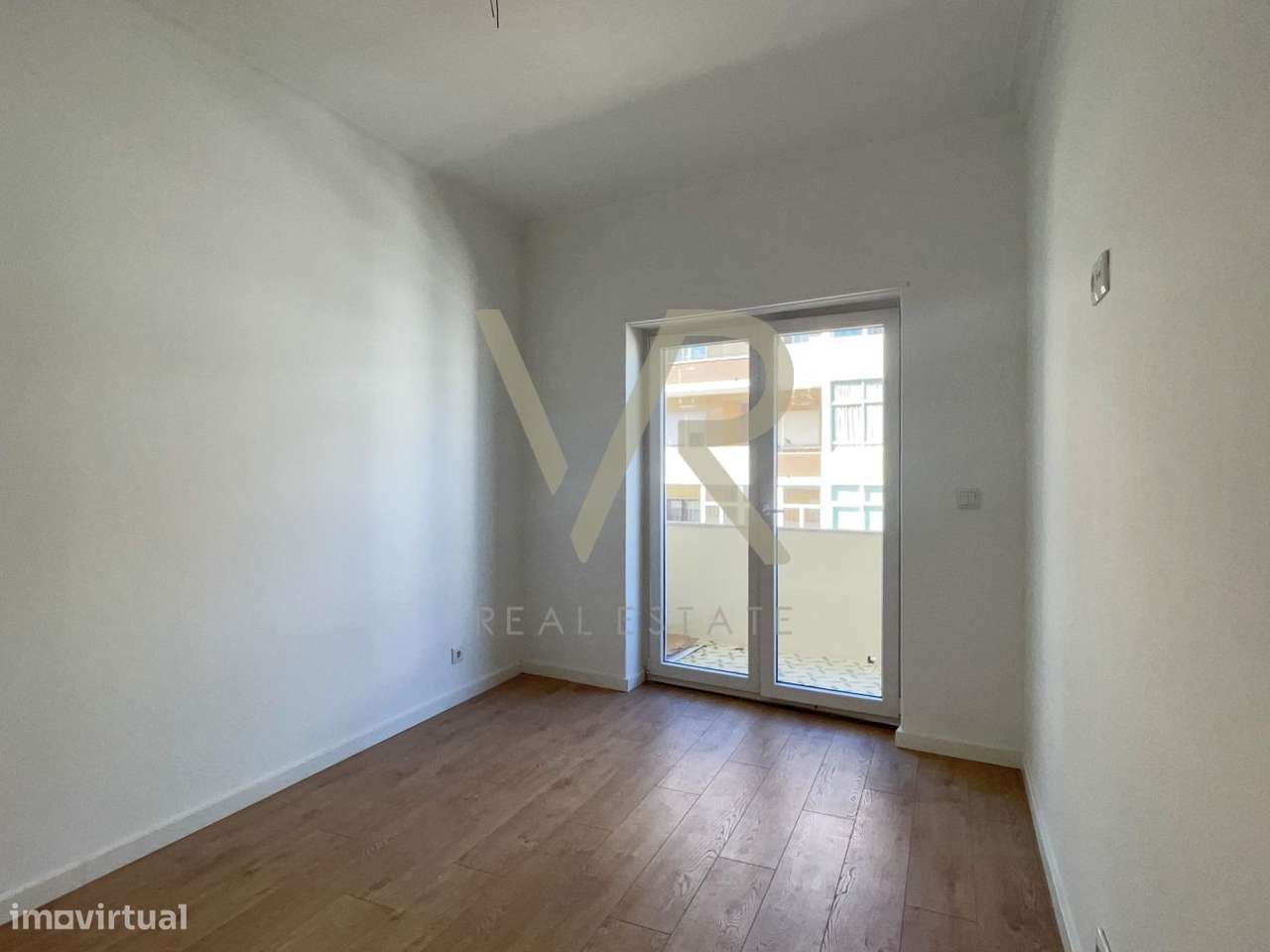 Apartamento T2 no centro de Almada-12