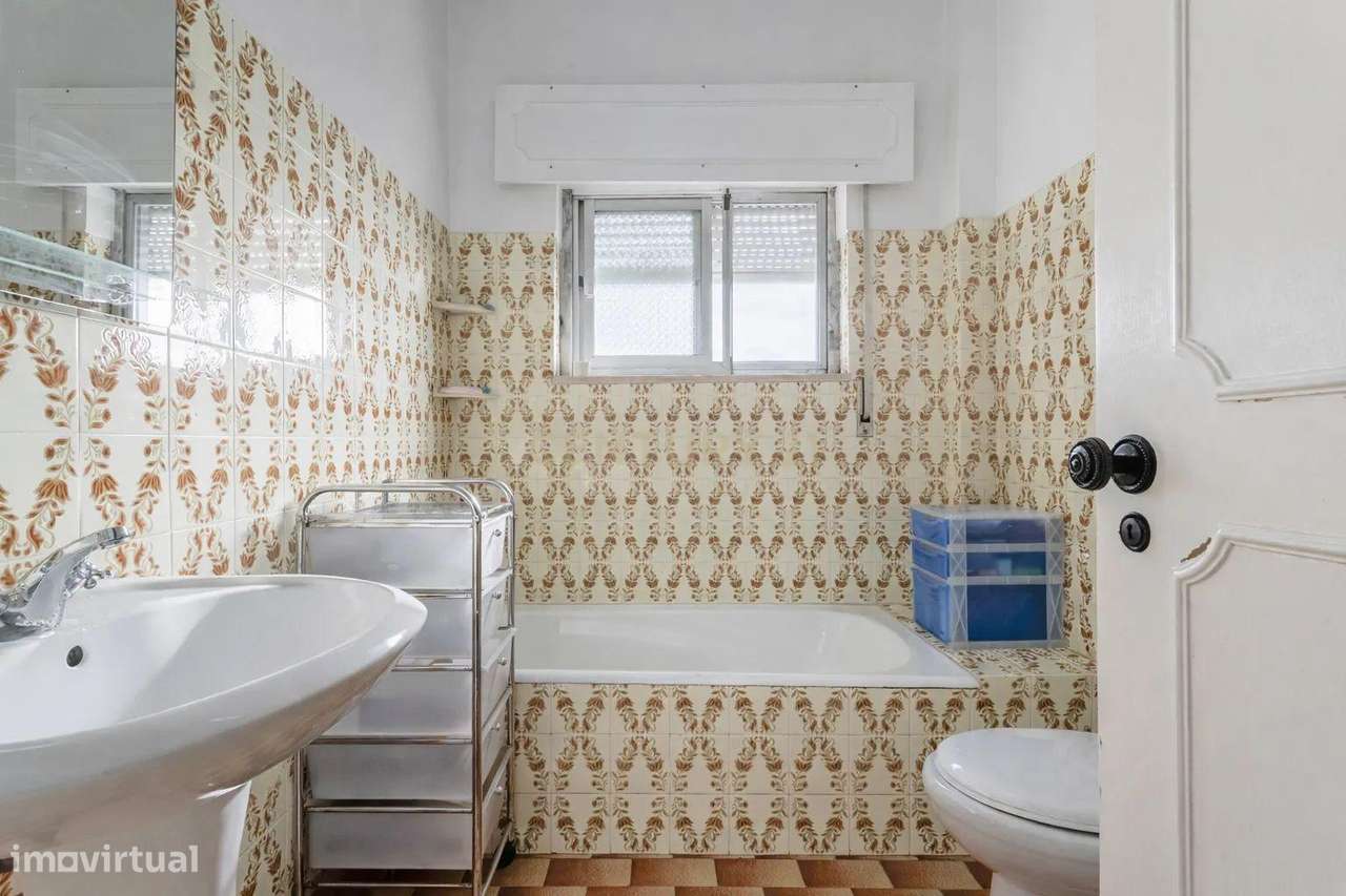 Apartamento T3 com garagem Box em Algueirão Mem Martins-16
