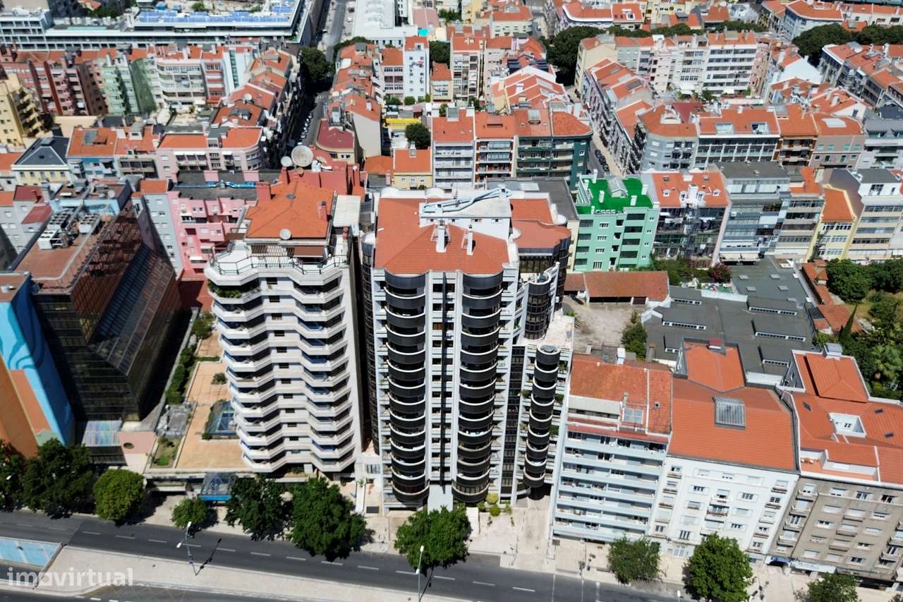 T3 Av. João XXI | 200m2 | 2 Elevadores | 2 Parqueamentos | Arrecadação-35