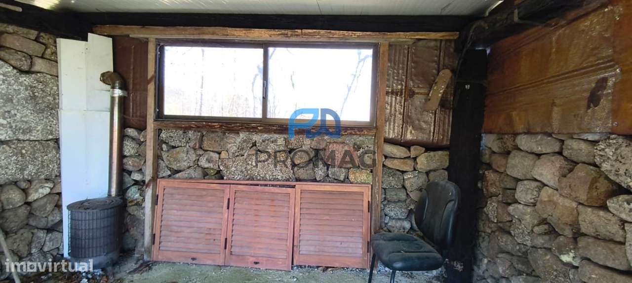 Quinta com 3 artigos urbanos, piscina e 9,4 ha em Resende-49