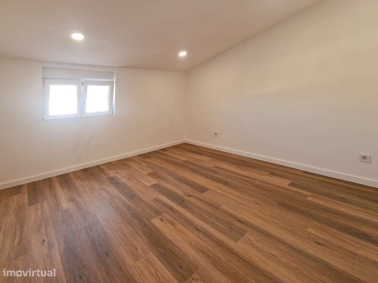 Moradia 4 ass. totalmente remodelada - possibilidade de quarto no r/c-21