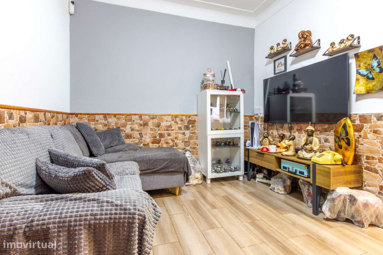 Paio Pires - Apartamento de 4 assoalhadas remodelado, com quintal-5