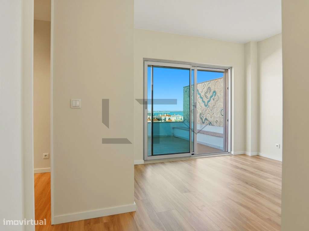 Penthouse T3 (possível T4) com Terraço, plena vista Rio e Garagem, ...-24