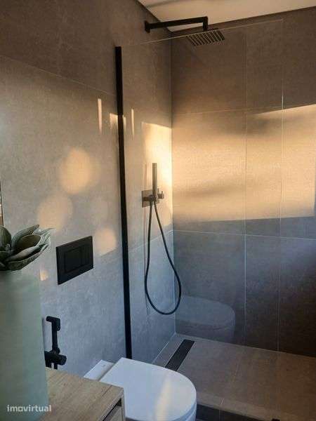 Moradia t4 em  luxuosamente renovada a 1,4 kms de Cascais centro - Grande imagem: 4/7